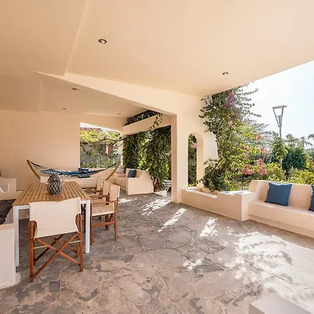 Amaryllis Front House شقة فندقية *