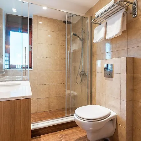 Amaryllis Front House 4* لاردوس