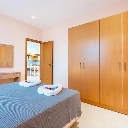 Amaryllis Front House شقة فندقية