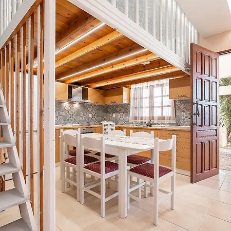 شقة فندقية Amaryllis Front House 4*