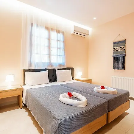 Amaryllis Front House لاردوس